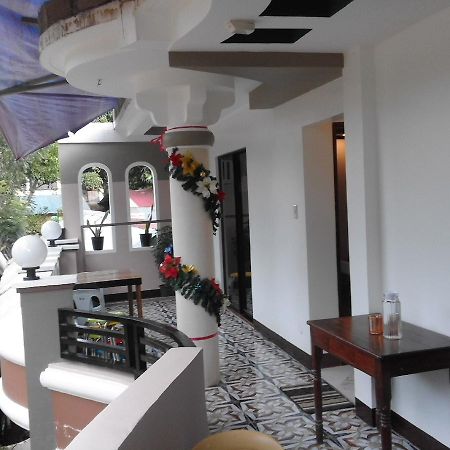 Vali-Joe Travel Lodge เอลนิโด ภายนอก รูปภาพ